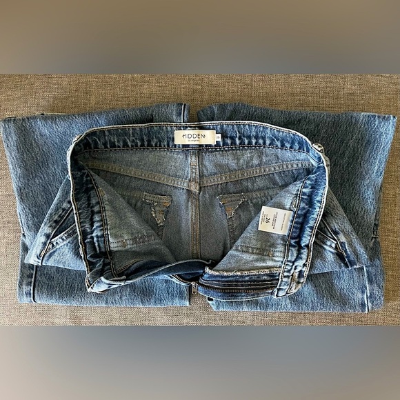 Hidden “Logan” Cargo Pocket Dad Jeans - Picture 8 of 13